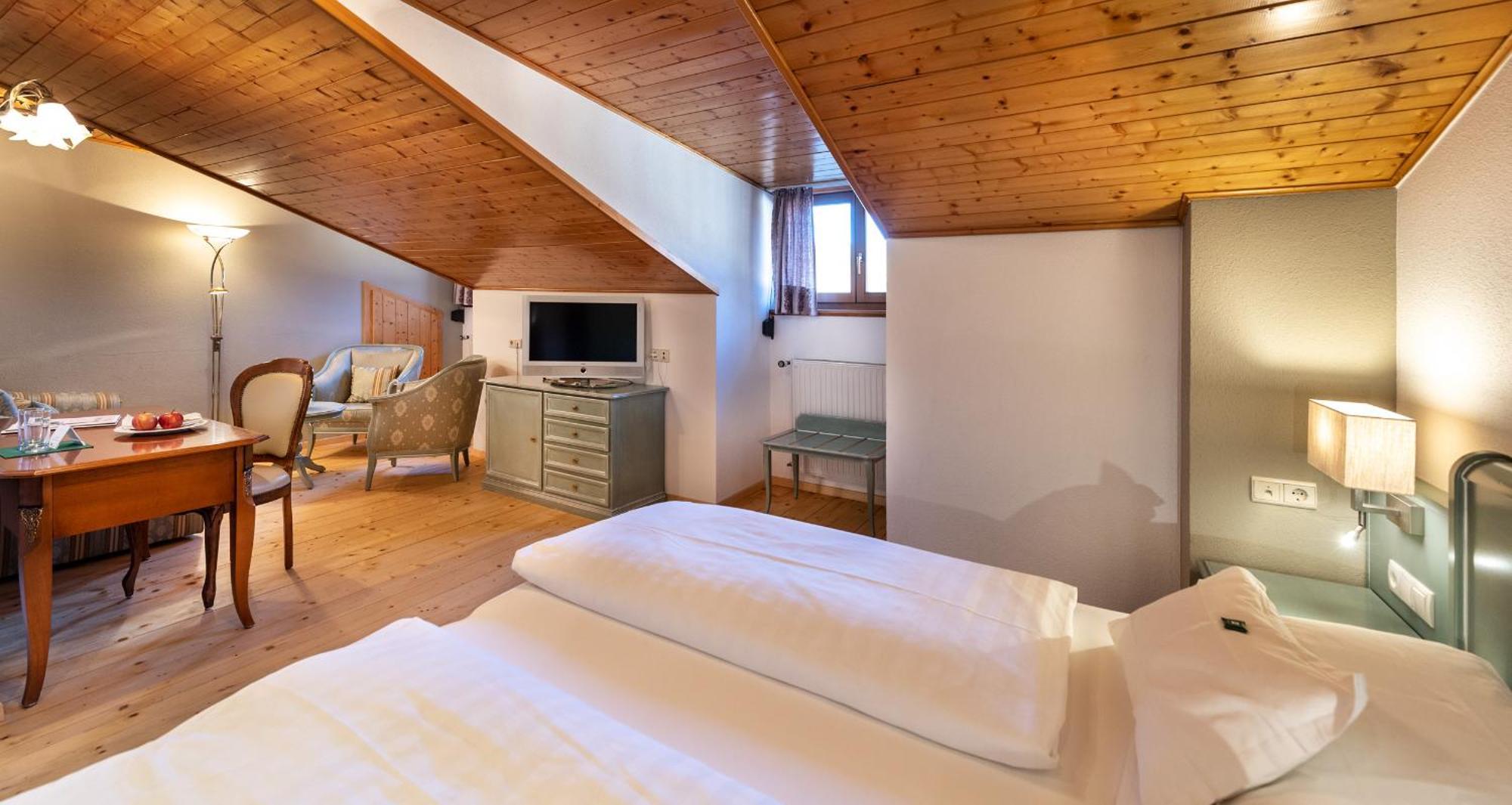 קאסטלרוטו Hotel Zum Turm מראה חיצוני תמונה
