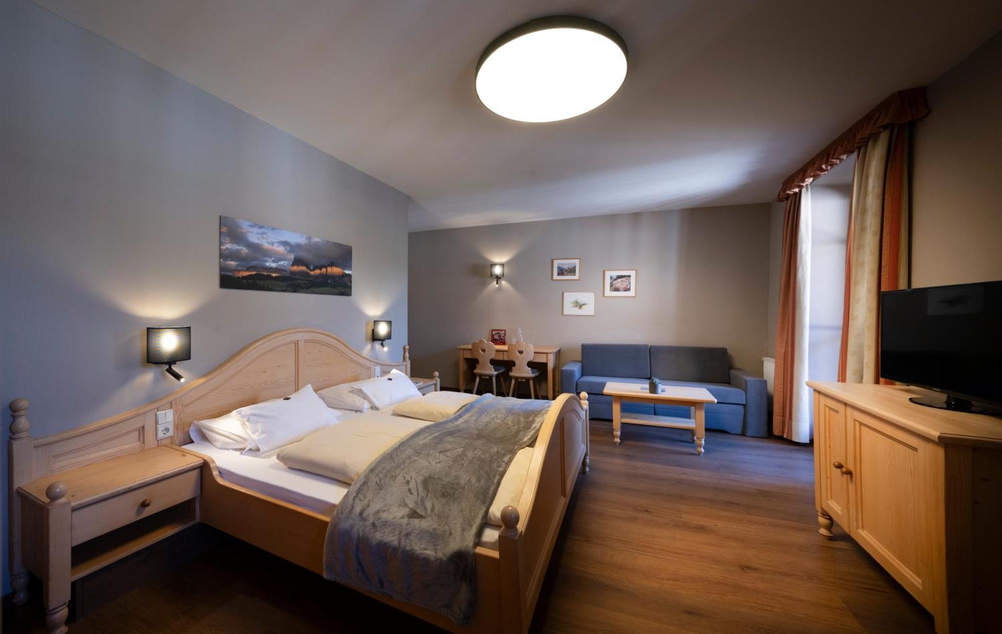 קאסטלרוטו Hotel Zum Turm מראה חיצוני תמונה