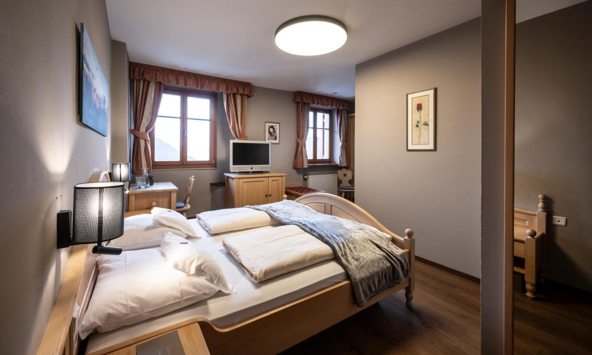 קאסטלרוטו Hotel Zum Turm מראה חיצוני תמונה