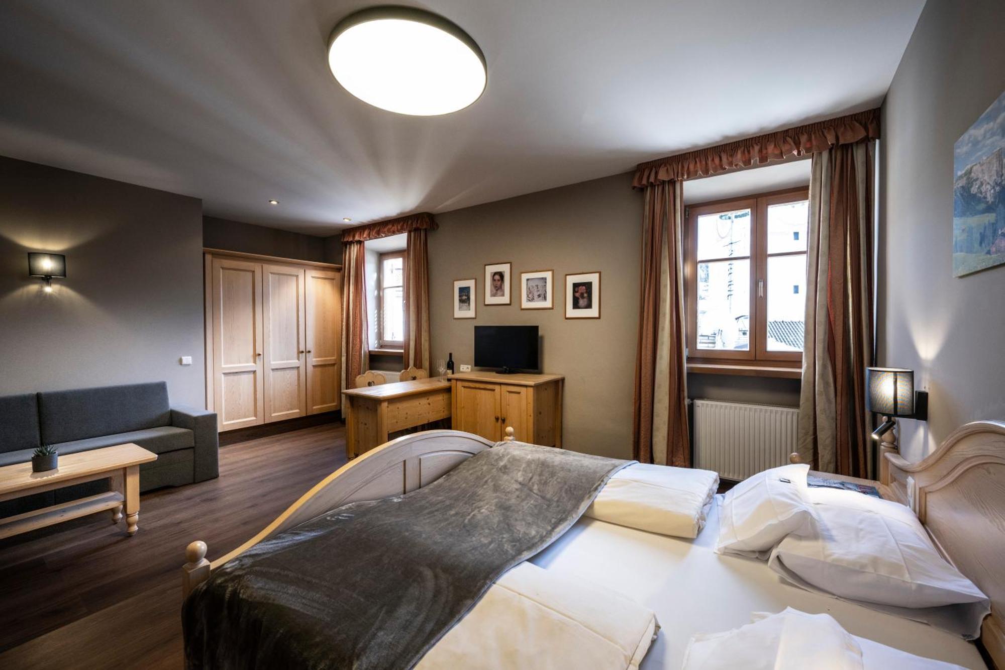 קאסטלרוטו Hotel Zum Turm מראה חיצוני תמונה